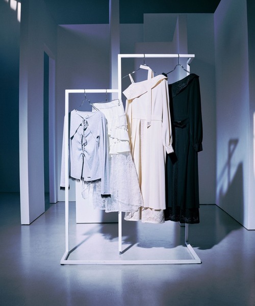 HARE（ハレ）の「【NANA×HARE】レイヤードリボンデザイントップス（Tシャツ/カットソー・レディース・グレー/ブラック・FREE）」の3枚目の写真