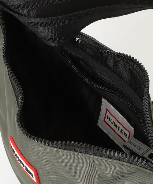 HUNTER(ハンター)の「【HUNTER / ハンター】Claymorie Nylon Sling / ナイロン スリングバッグ(ショルダーバッグ・レディース・ブラック/オリーブ・FREE)」の3枚目の写真