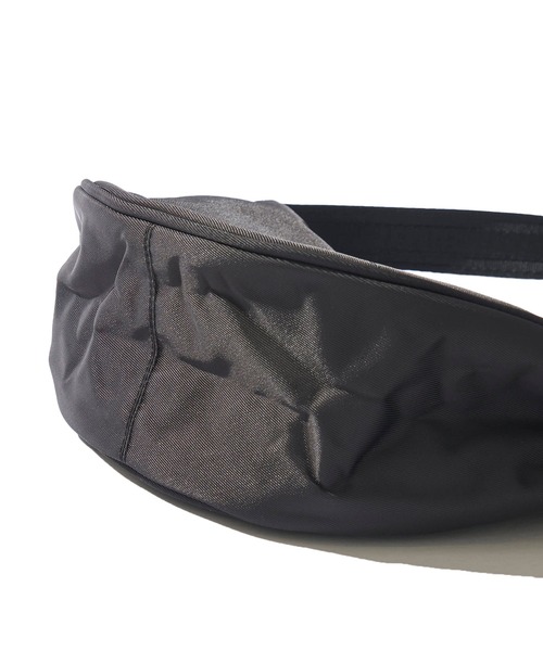 HUNTER(ハンター)の「【HUNTER / ハンター】Claymorie Nylon Sling / ナイロン スリングバッグ(ショルダーバッグ・レディース・ブラック/オリーブ・FREE)」の13枚目の写真