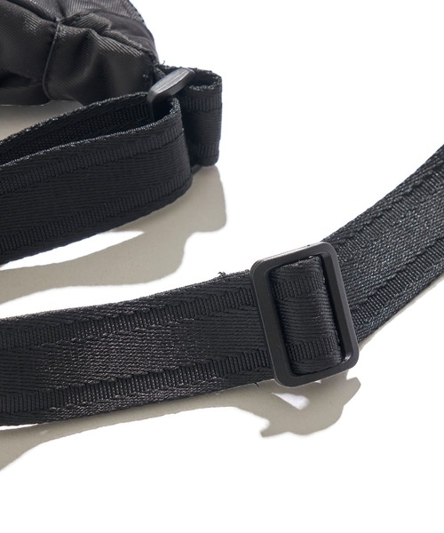 HUNTER(ハンター)の「【HUNTER / ハンター】Claymorie Nylon Sling / ナイロン スリングバッグ(ショルダーバッグ・レディース・ブラック/オリーブ・FREE)」の14枚目の写真