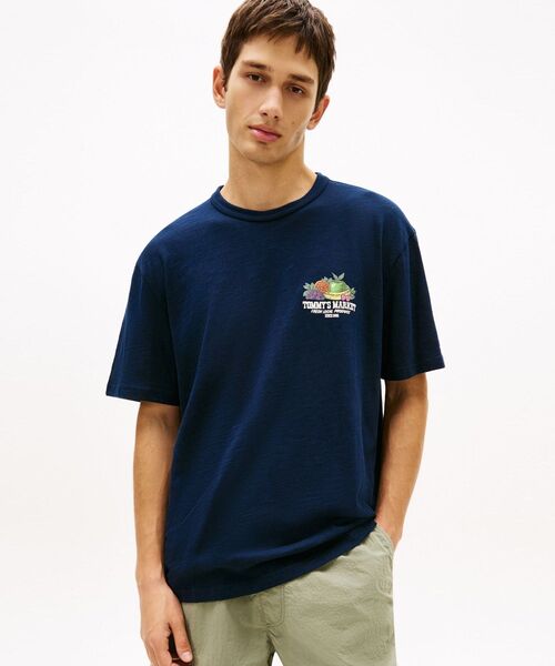 tommy jeans(トミー ジーンズ)の「リラックスノベルティショートスリーブTシャツ(Tシャツ/カットソー・メンズ・マルチ/ホワイト/ブラウン・X-LARGE/SMALL/X-SMALL/MEDIUM/LARGE)」の4枚目の写真