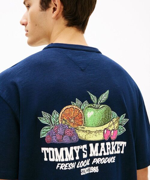 tommy jeans(トミー ジーンズ)の「リラックスノベルティショートスリーブTシャツ(Tシャツ/カットソー・メンズ・マルチ/ホワイト/ブラウン・X-LARGE/SMALL/X-SMALL/MEDIUM/LARGE)」の5枚目の写真