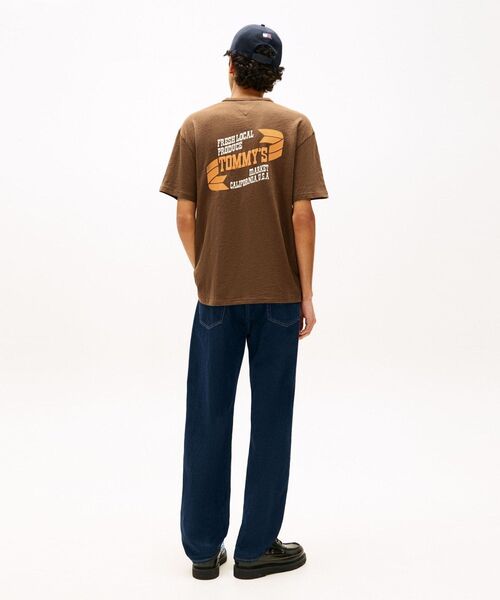 tommy jeans(トミー ジーンズ)の「リラックスノベルティショートスリーブTシャツ(Tシャツ/カットソー・メンズ・マルチ/ホワイト/ブラウン・X-LARGE/SMALL/X-SMALL/MEDIUM/LARGE)」の12枚目の写真