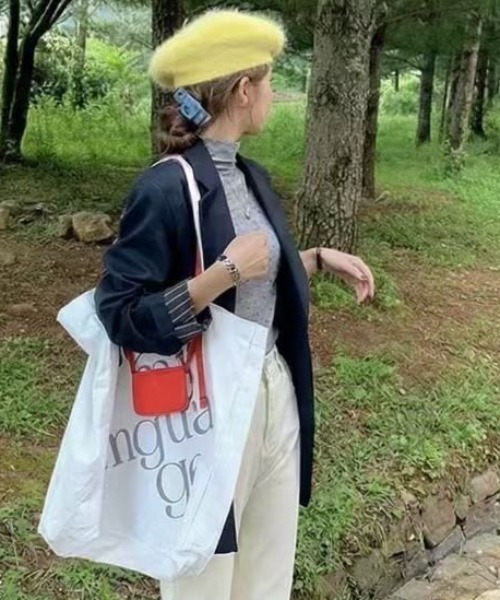 LAC-VERT(ラック・ヴェール)の「フラワープチネックトップス(Tシャツ/カットソー・レディース・チャコールグレー/グレー/アイボリー・FREE)」の5枚目の写真