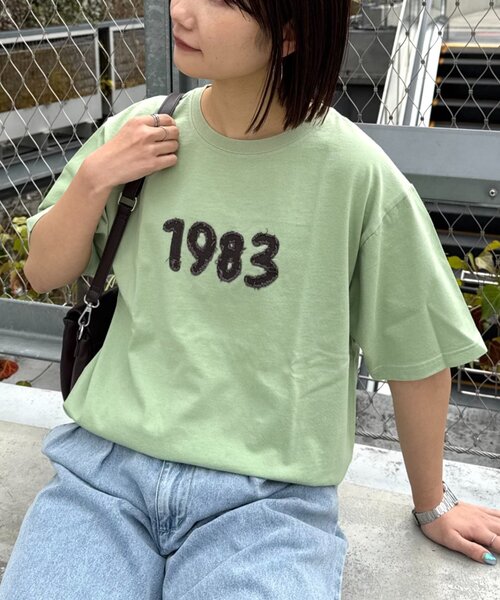 CIAOPANIC TYPY（チャオパニックティピー）の「【WEB限定】【UNISEX】1983アップリケTEE（Tシャツ/カットソー・レディース・グレー/ブルー/グリーン/ネイビー・LARGE/MEDIUM）」の2枚目の写真