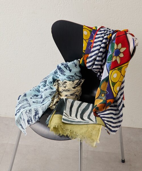 ear PAPILLONNER(イアパピヨネ)の「【PYAAR(ピーアール)】ART SCARF/アート柄ストール(ストール/ショール・レディース・ネイビー・FREE)」の8枚目の写真