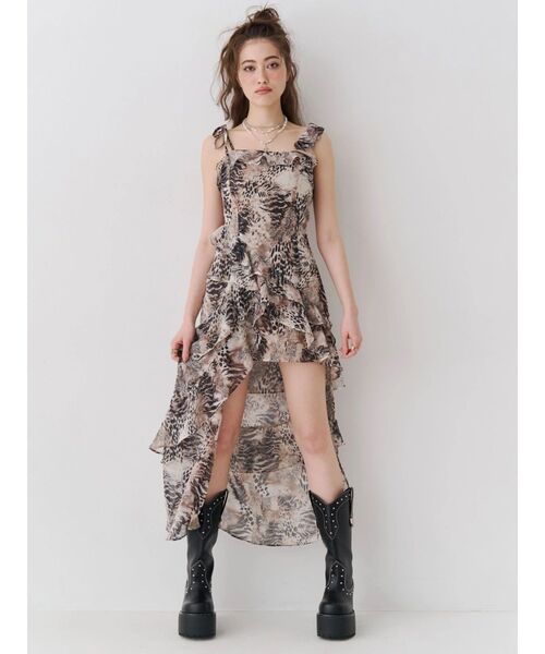 EVRIS（エヴリス）の「【2サイズ】フリルショルダーアシンメトリーロングワンピース（ワンピース・レディース・ブラック/その他1/ベージュ/ホワイト・MEDIUM/SMALL）」の3枚目の写真