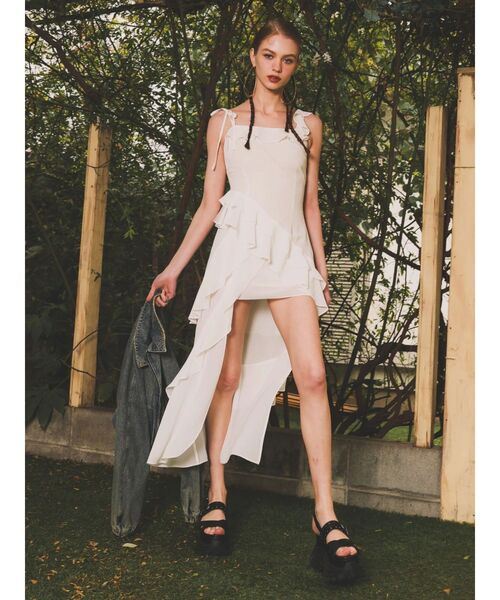 EVRIS（エヴリス）の「【2サイズ】フリルショルダーアシンメトリーロングワンピース（ワンピース・レディース・ブラック/その他1/ベージュ/ホワイト・MEDIUM/SMALL）」の10枚目の写真