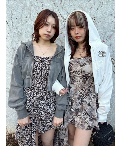 EVRIS（エヴリス）の「【2サイズ】フリルショルダーアシンメトリーロングワンピース（ワンピース・レディース・ブラック/その他1/ベージュ/ホワイト・MEDIUM/SMALL）」の11枚目の写真