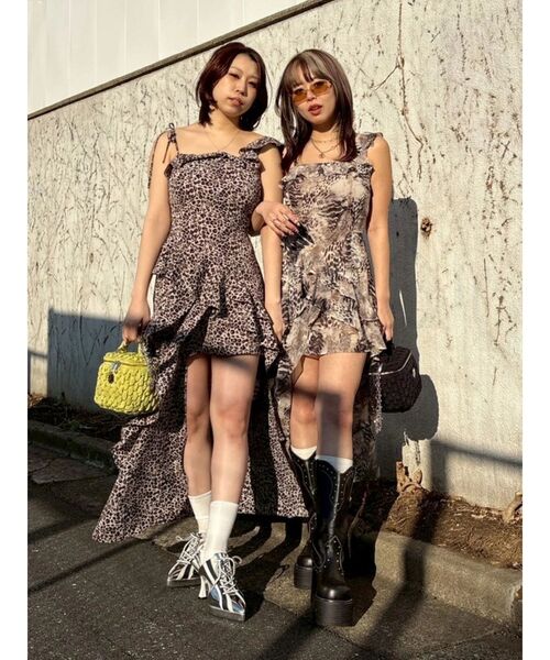 EVRIS（エヴリス）の「【2サイズ】フリルショルダーアシンメトリーロングワンピース（ワンピース・レディース・ブラック/その他1/ベージュ/ホワイト・MEDIUM/SMALL）」の12枚目の写真