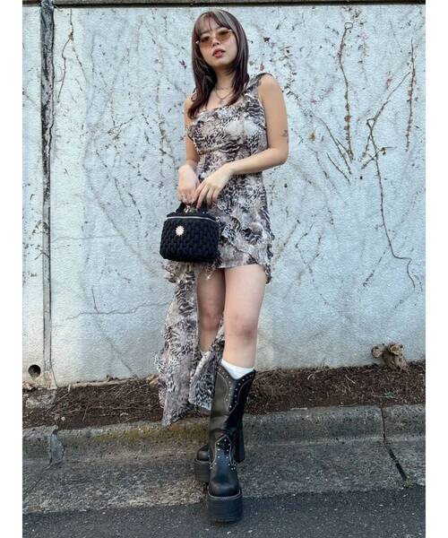 EVRIS（エヴリス）の「【2サイズ】フリルショルダーアシンメトリーロングワンピース（ワンピース・レディース・ブラック/その他1/ベージュ/ホワイト・MEDIUM/SMALL）」の5枚目の写真