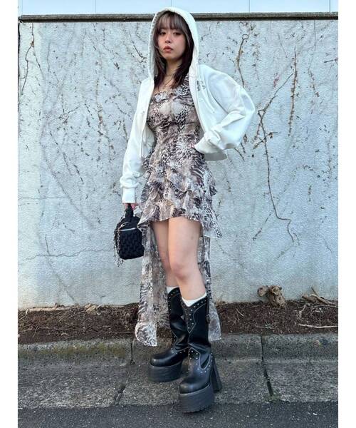 EVRIS（エヴリス）の「【2サイズ】フリルショルダーアシンメトリーロングワンピース（ワンピース・レディース・ブラック/その他1/ベージュ/ホワイト・MEDIUM/SMALL）」の6枚目の写真