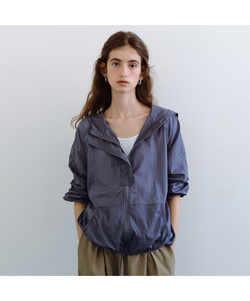 URAGO(ユラーゴ)の「Light nylon hooded jumper(ナイロンジャケット・レディース・チャコールグレー/ミント/ホワイト・FREE)」の1枚目の写真