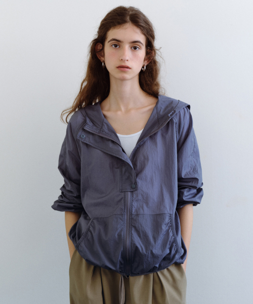 URAGO(ユラーゴ)の「Light nylon hooded jumper(ナイロンジャケット・レディース・チャコールグレー/ミント/ホワイト・FREE)」の6枚目の写真