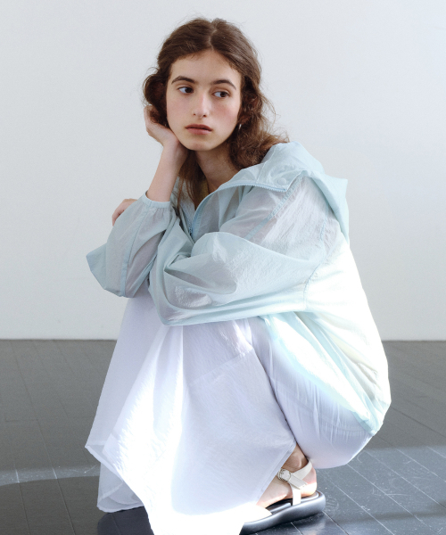 URAGO(ユラーゴ)の「Light nylon hooded jumper(ナイロンジャケット・レディース・チャコールグレー/ミント/ホワイト・FREE)」の8枚目の写真