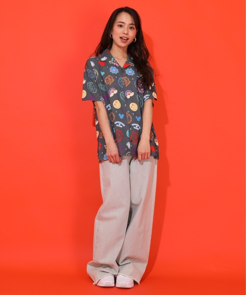 Disney(ディズニー)の「DIS-リゾート総柄SH1600A(シャツ/ブラウス・メンズ・オフホワイト/ダークブラック・ユニセックスXL/ユニセックスL/ユニセックスM/ユニセックスS)」の15枚目の写真