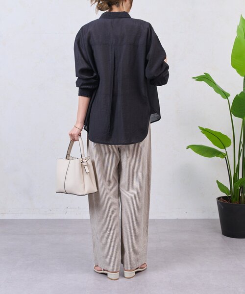 Jena espace merveilleux(ジェナ エスパスメルヴェイユ)の「シアーリラックスSH(シャツ/ブラウス・レディース・ブラック/ベージュ/オフホワイト・FREE)」の13枚目の写真