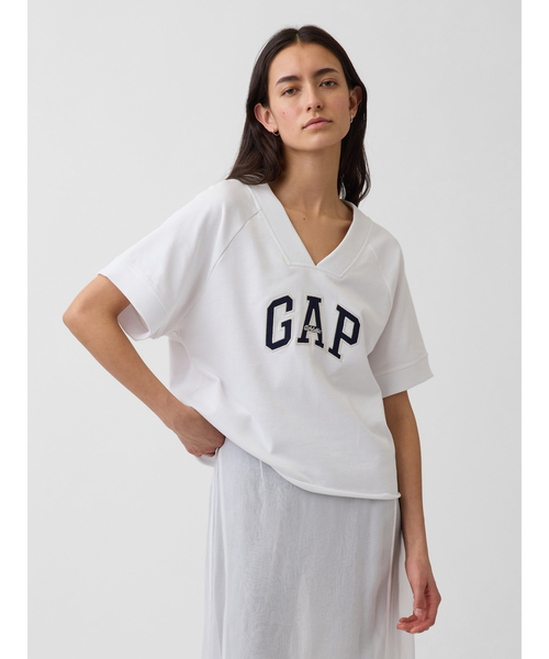 GAP(ギャップ)の「フレンチテリー オーバーサイズ GAPロゴ Vネック スウェットシャツ(スウェット・レディース・ホワイト/ネイビー/グレー/レッド・S/M/L/XL/XXS/XS)」の6枚目の写真