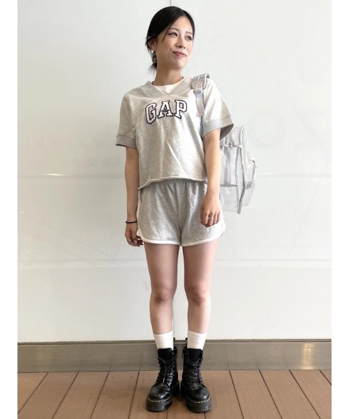 GAP(ギャップ)の「フレンチテリー オーバーサイズ GAPロゴ Vネック スウェットシャツ(スウェット・レディース・ホワイト/ネイビー/グレー/レッド・S/M/L/XL/XXS/XS)」の19枚目の写真