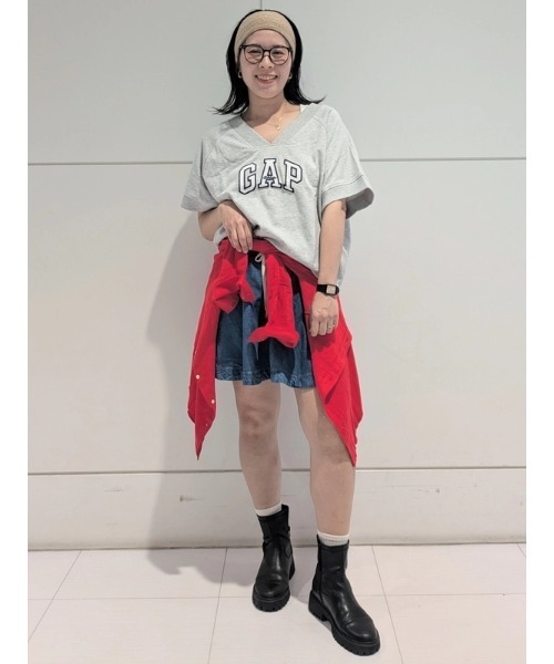 GAP(ギャップ)の「フレンチテリー オーバーサイズ GAPロゴ Vネック スウェットシャツ(スウェット・レディース・ホワイト/ネイビー/グレー/レッド・S/M/L/XL/XXS/XS)」の20枚目の写真