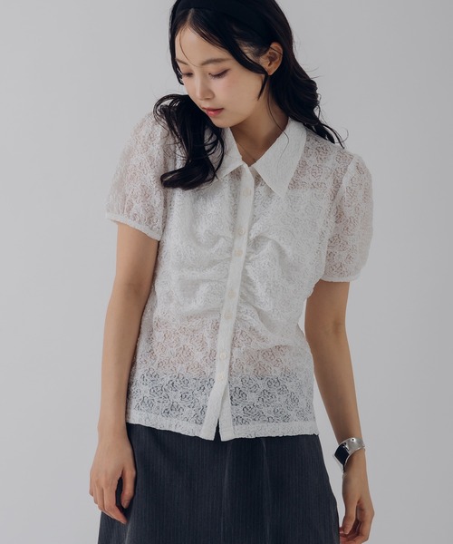 MUHET（ミュエータ）の「gather lace shirt / ギャザーレースシャツ（シャツ/ブラウス・レディース・ネイビー/オフホワイト/ライトグリーン・FREE）」の7枚目の写真
