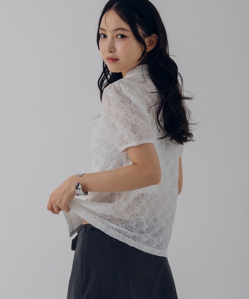 MUHET（ミュエータ）の「gather lace shirt / ギャザーレースシャツ（シャツ/ブラウス・レディース・ネイビー/オフホワイト/ライトグリーン・FREE）」の6枚目の写真