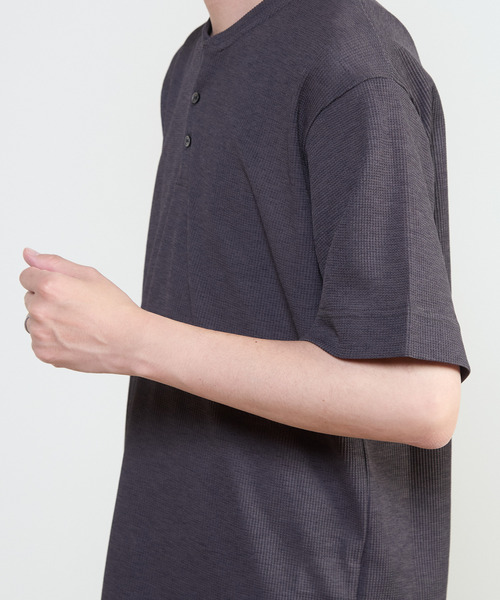 MEN'S MELROSE(メンズメルローズ)の「リランチェワッフルヘンリーネックTシャツ(Tシャツ/カットソー・メンズ・ネイビー/チャコールグレー/ライトグレー・3/4/2)」の9枚目の写真