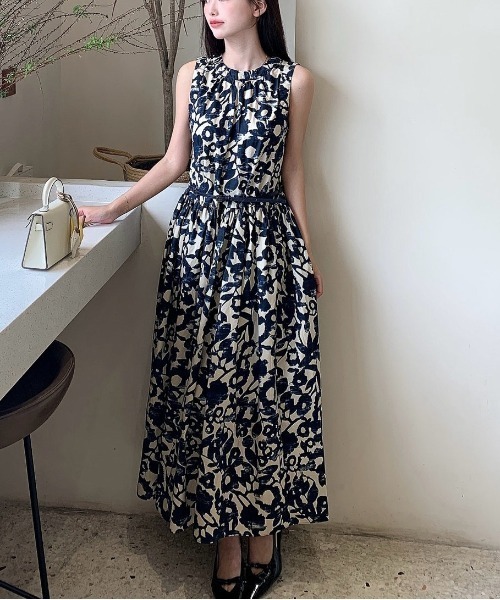 LUCPY(ラクピー)の「ボタニカルプリントノースリーブロングワンピース(ワンピース・レディース・ネイビー・X-LARGE/LARGE/MEDIUM/SMALL)」の3枚目の写真