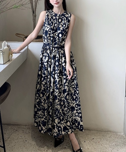 LUCPY(ラクピー)の「ボタニカルプリントノースリーブロングワンピース(ワンピース・レディース・ネイビー・X-LARGE/LARGE/MEDIUM/SMALL)」の4枚目の写真