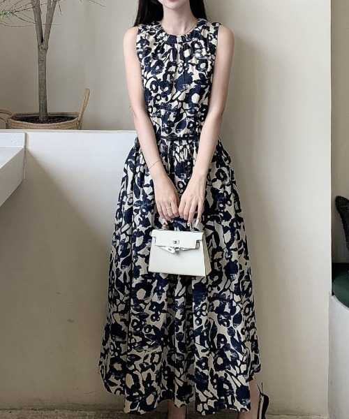 LUCPY(ラクピー)の「ボタニカルプリントノースリーブロングワンピース(ワンピース・レディース・ネイビー・X-LARGE/LARGE/MEDIUM/SMALL)」の6枚目の写真