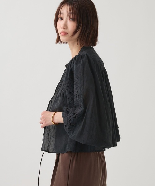 BABYLONE(バビロン)の「カットワーク刺繍ブラウス(シャツ/ブラウス・レディース・ブラック/ホワイト・フリー)」の19枚目の写真
