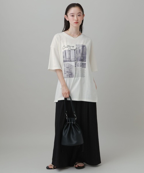 LAKOLE(ラコレ)の「ニュースペーパーTEE / 842249(Tシャツ/カットソー・レディース・オフホワイト/ライトブルー/チャコール・FREE)」の4枚目の写真