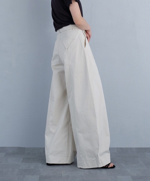 murea（ミュレア）の「トライアングルポイントデザインカーブパンツ（その他パンツ・レディース・アイボリー/ブラック・S/M）」の5枚目の写真
