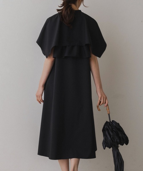 Sono(ソーノ)の「撥水/ストレッチ/ご自宅でお洗濯可能/UVカット【新作6/19発売】【SONO/ソーノ】【PLUVIOPHILE COL.】ダブルフリルケープワンピース(ワンピース・レディース・ネイビー/ブラック・F)」の5枚目の写真