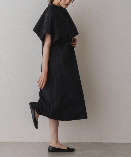 Sono(ソーノ)の「撥水/ストレッチ/ご自宅でお洗濯可能/UVカット【新作6/19発売】【SONO/ソーノ】【PLUVIOPHILE COL.】ダブルフリルケープワンピース(ワンピース・レディース・ネイビー/ブラック・F)」の6枚目の写真