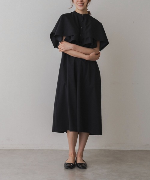 Sono(ソーノ)の「撥水/ストレッチ/ご自宅でお洗濯可能/UVカット【新作6/19発売】【SONO/ソーノ】【PLUVIOPHILE COL.】ダブルフリルケープワンピース(ワンピース・レディース・ネイビー/ブラック・F)」の7枚目の写真