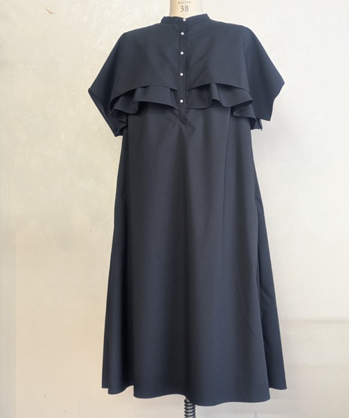 Sono(ソーノ)の「撥水/ストレッチ/ご自宅でお洗濯可能/UVカット【新作6/19発売】【SONO/ソーノ】【PLUVIOPHILE COL.】ダブルフリルケープワンピース(ワンピース・レディース・ネイビー/ブラック・F)」の8枚目の写真