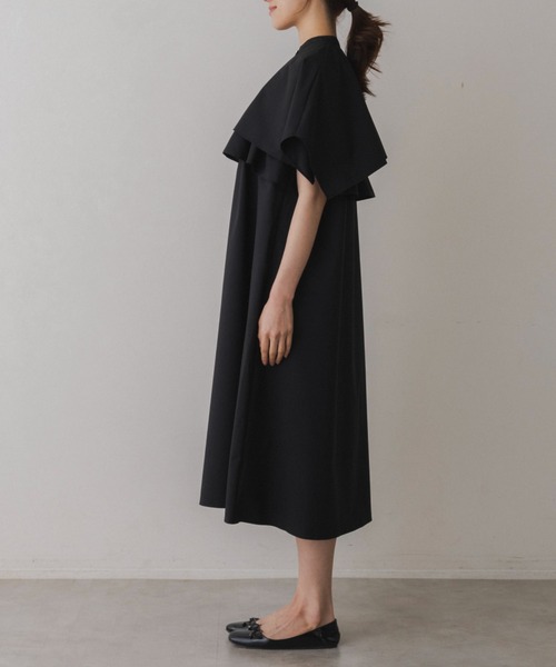 Sono(ソーノ)の「撥水/ストレッチ/ご自宅でお洗濯可能/UVカット【新作6/19発売】【SONO/ソーノ】【PLUVIOPHILE COL.】ダブルフリルケープワンピース(ワンピース・レディース・ネイビー/ブラック・F)」の13枚目の写真