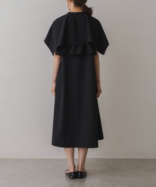 Sono(ソーノ)の「撥水/ストレッチ/ご自宅でお洗濯可能/UVカット【新作6/19発売】【SONO/ソーノ】【PLUVIOPHILE COL.】ダブルフリルケープワンピース(ワンピース・レディース・ネイビー/ブラック・F)」の14枚目の写真