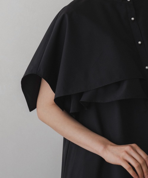 Sono(ソーノ)の「撥水/ストレッチ/ご自宅でお洗濯可能/UVカット【新作6/19発売】【SONO/ソーノ】【PLUVIOPHILE COL.】ダブルフリルケープワンピース(ワンピース・レディース・ネイビー/ブラック・F)」の17枚目の写真