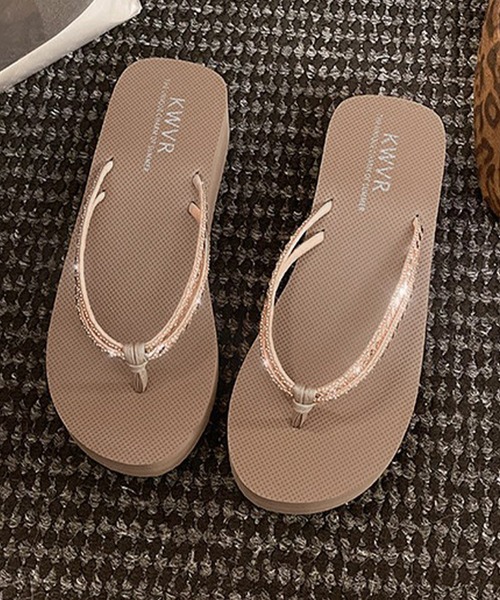 DAY CLOSET(デイ クローゼット)の「【軽量/クッション性有/滑り止め有】足もと煌めく。ラインストーンダブルストラップサンダル レディース(サンダル・レディース・ブラック/ブラウン・23.0cm/25.0cm/22.5cm/23.5cm/24.0cm/24.5cm)」の2枚目の写真