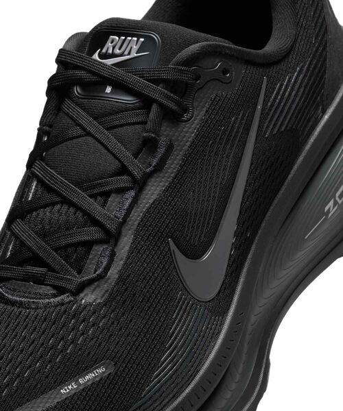 NIKE(ナイキ)の「ナイキ ボメロ 18 メンズ ロード ランニングシューズ / Nike Vomero 18 Men's Road Running Shoes HM6803-005 Black(スニーカー・メンズ・ブラック・30.5/30/29.5/29/28.5/28/27.5/27/26.5/26/25.5/25/24.5/24)」の4枚目の写真