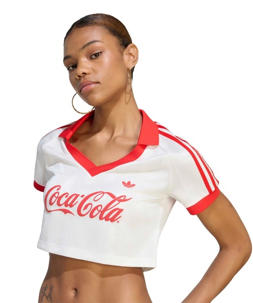 adidas(アディダス)の「adidas COCA COLA CROPPED JERSEY / アディダス コカ コーラ クロップド ジャージー(その他トップス・レディース・ホワイト・S/M/L)」の2枚目の写真
