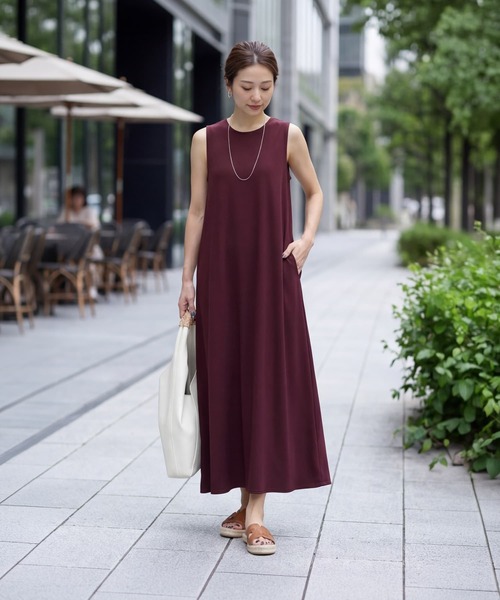 STYLE DELI(スタイルデリ)の「接触冷感スムースカットノースリワンピース(ワンピース・レディース・ブラック/ダークパープル・01/02)」の1枚目の写真
