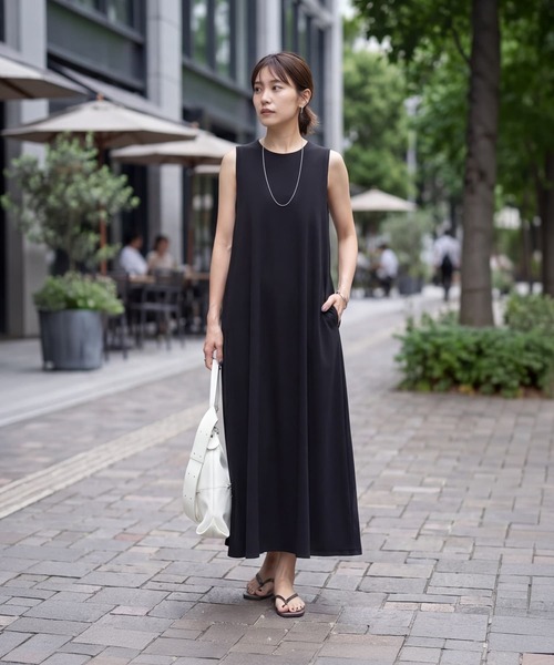 STYLE DELI(スタイルデリ)の「接触冷感スムースカットノースリワンピース(ワンピース・レディース・ブラック/ダークパープル・01/02)」の2枚目の写真