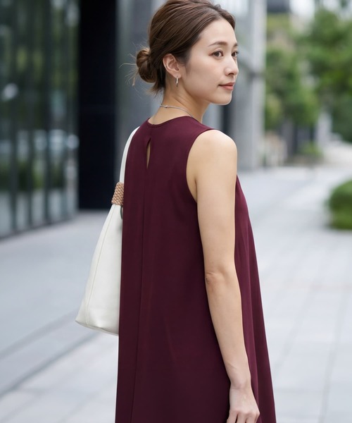 STYLE DELI(スタイルデリ)の「接触冷感スムースカットノースリワンピース(ワンピース・レディース・ブラック/ダークパープル・01/02)」の6枚目の写真