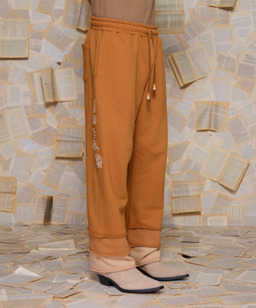 UNALLOYED(アナロイド)の「レイヤードヘムスウェットパンツ / キャメル(スウェットパンツ・メンズ・その他・MEDIUM/LARGE)」の2枚目の写真