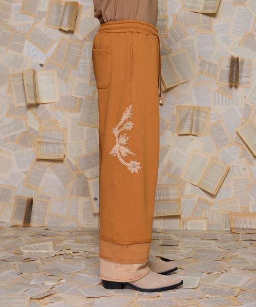 UNALLOYED(アナロイド)の「レイヤードヘムスウェットパンツ / キャメル(スウェットパンツ・メンズ・その他・MEDIUM/LARGE)」の3枚目の写真