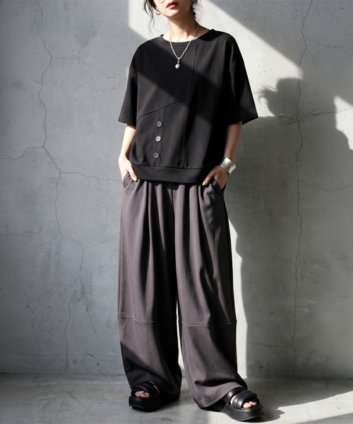 antiqua(アンティカ)の「アシンメトリー Tシャツ(Tシャツ/カットソー・レディース・ホワイト/ブラック/ダークグレー・ONESIZE)」の8枚目の写真