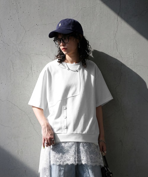 antiqua(アンティカ)の「アシンメトリー Tシャツ(Tシャツ/カットソー・レディース・ホワイト/ブラック/ダークグレー・ONESIZE)」の4枚目の写真